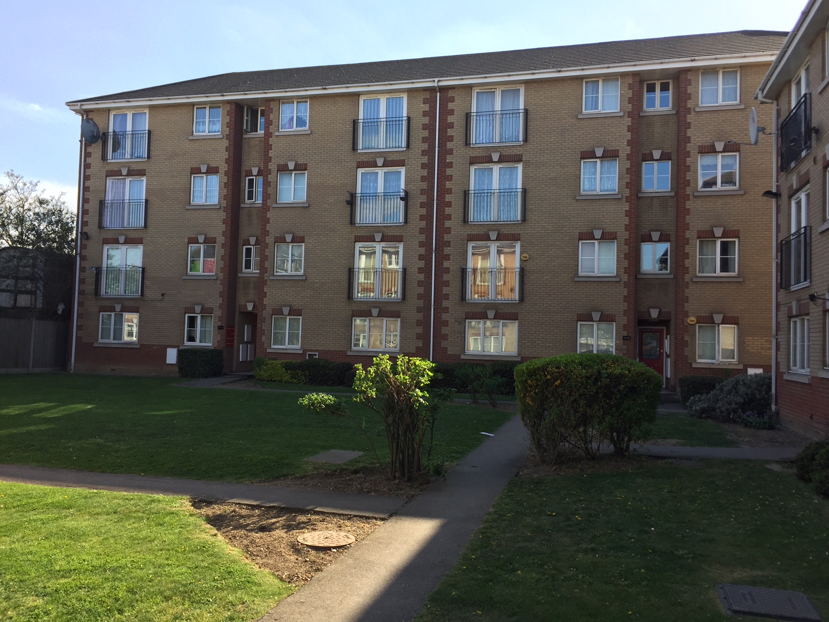 2 Bedroom Flat Tilbury RM16 7BZ No1 Locations